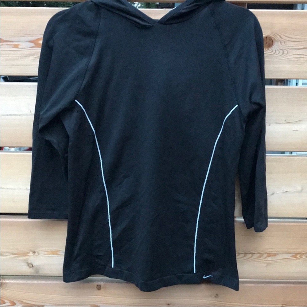 Black 3/4 sleeve Nike hoodie 97% nylon, 3% spandex - size m/l